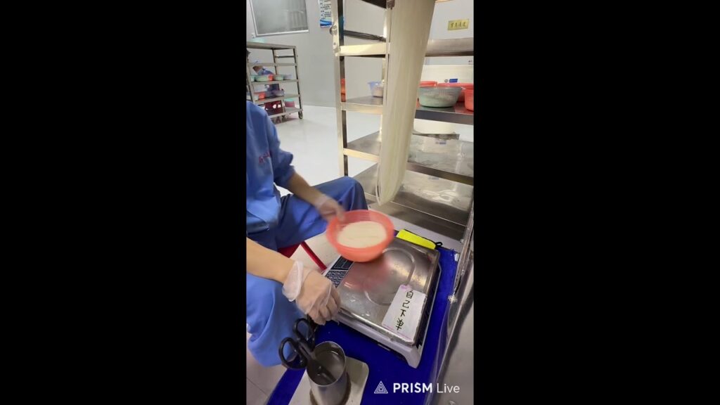 🔴LIVE🔴FRice noodles are made on-site.